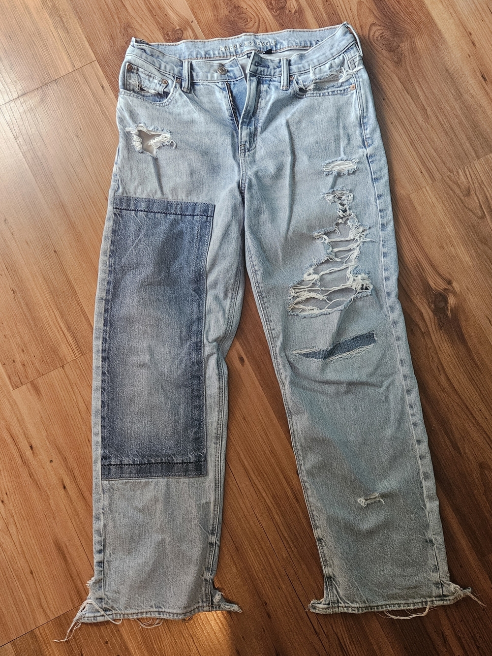 American Eagle Outfitters Light Blue Relaxed Distressed Jeans with Patches